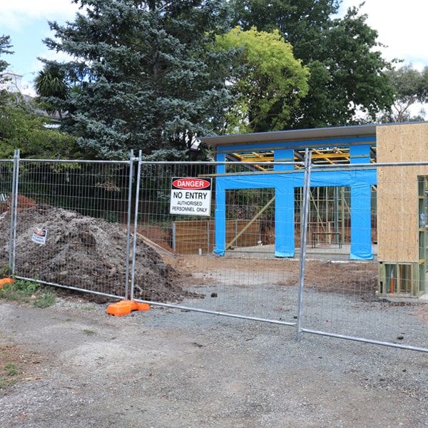 do you deliver and install temporary fencing and what's the cost for this in Hiram